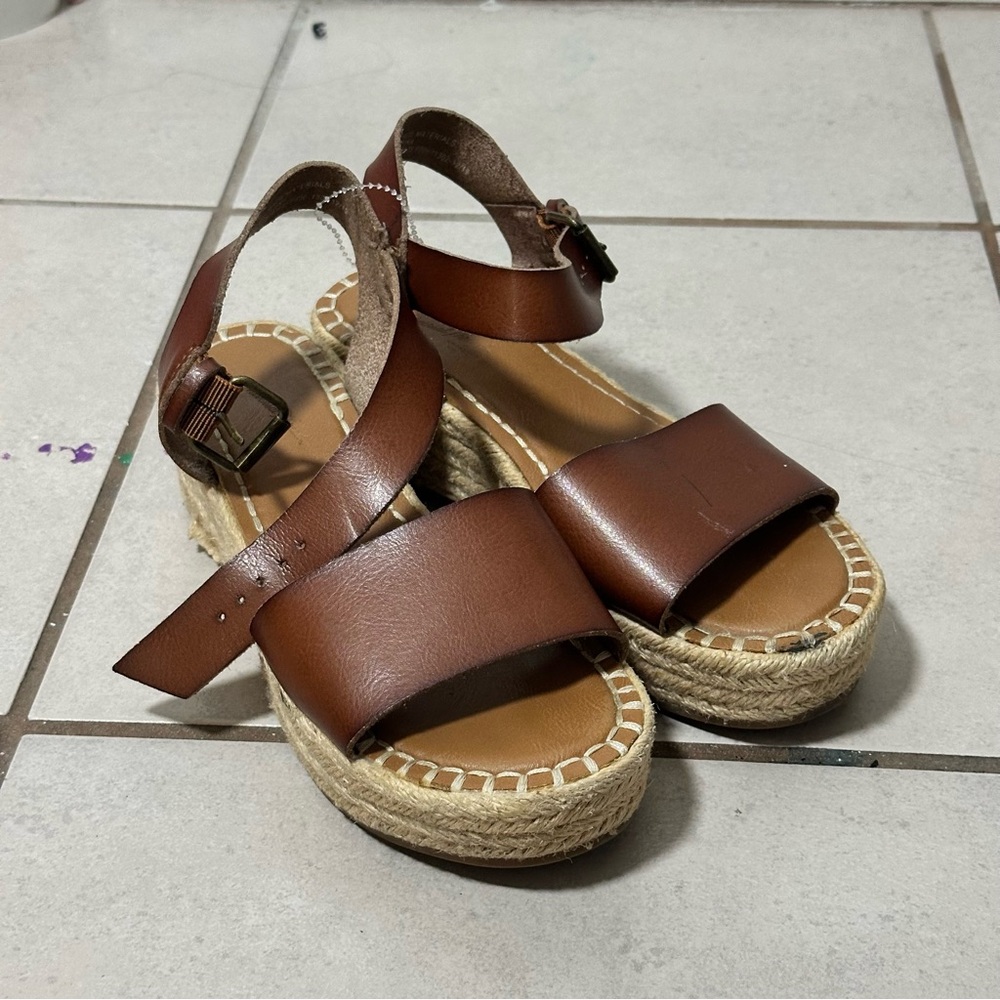 Universal Thread Women Brown Leather Espadrille Platform Sandals size 6